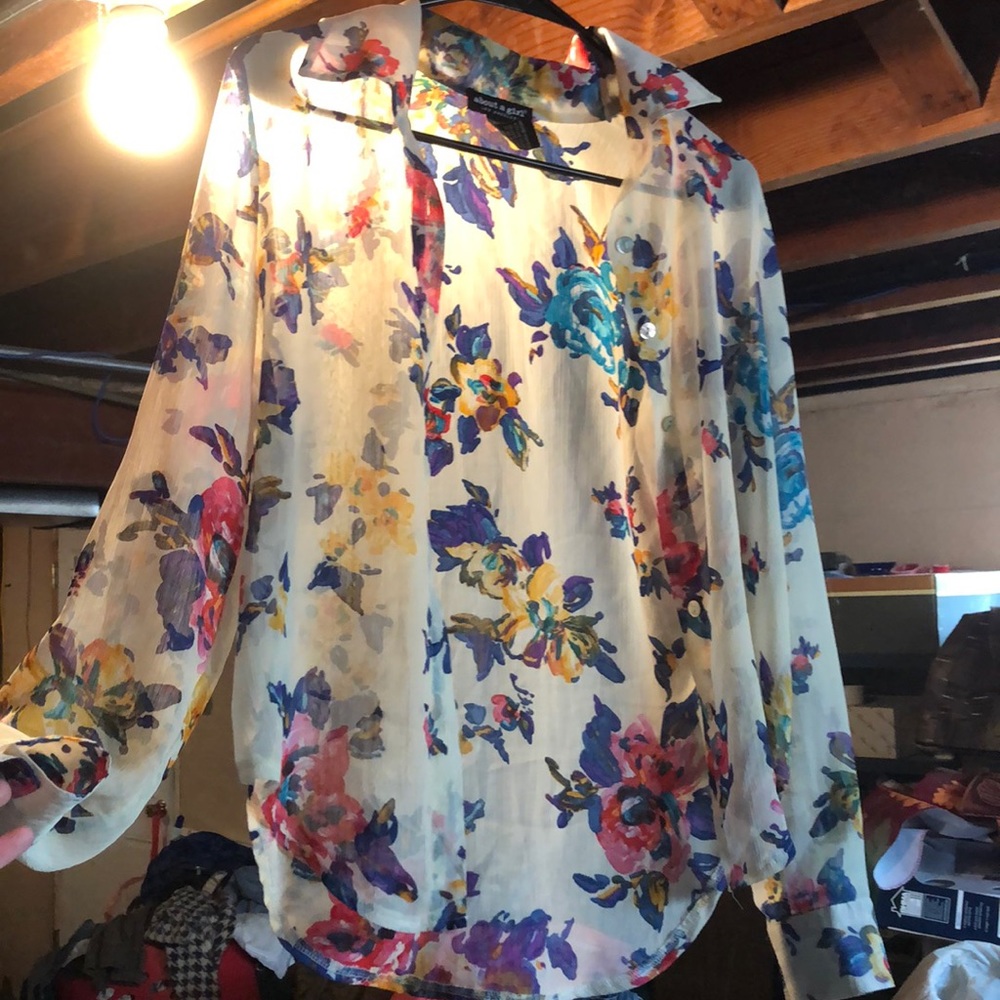 cute blouse !